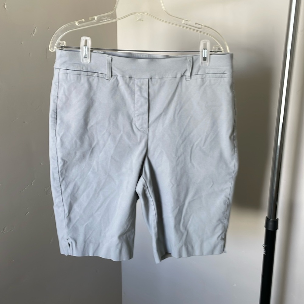 In Every Story light gray size 16 stretchy Bermuda shorts